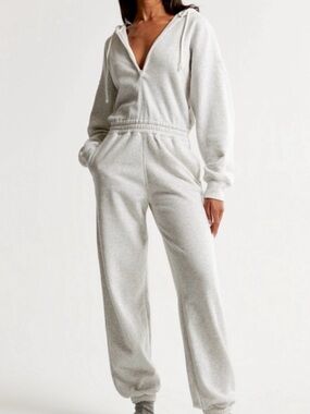 ABERCROMBIE & FITCH Gray Hooded Sweatshirt Fleece Jumpsuit Size Small NWT